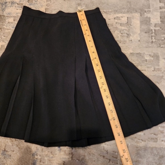 NWT Vintage Ann Taylor Loft Black Pleated Knee Length Flowy Skirt Size 6P - Picture 7 of 16